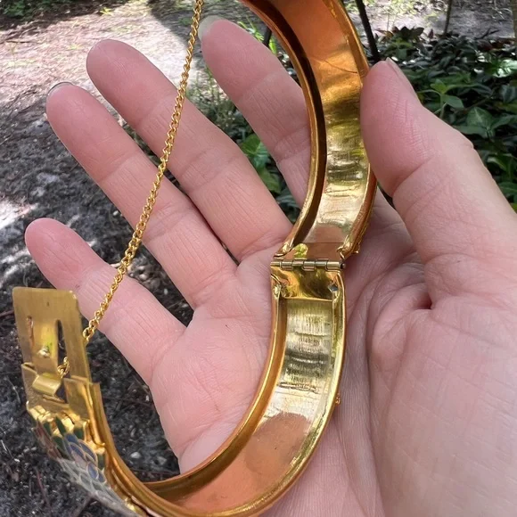 Gorgeous Butterfly Flowers Bracelet with Multicolor Accents - Picture 7 of 8